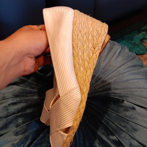 Ralph Lauren Cecilia Champagne Satin Stripe Wedge Heels Peep Toe 8.5b Semi New - Picture 3 of 7